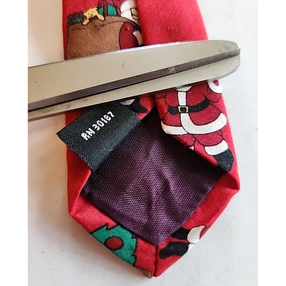 VTG Santa Print Neck Tie 100% Silk Christmas Fun Novelty Tie USA by John Henry - Picture 9 of 9
